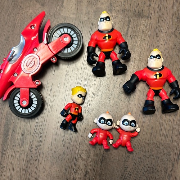 Disney Incredibles Junior Supers Bundle (13 pc) - Picture 8 of 9